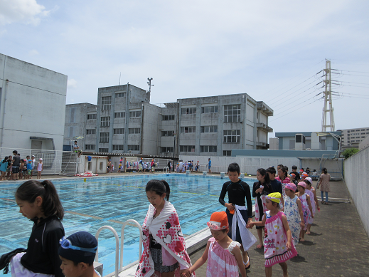 １年生 ６年生 プール開き 藤沢市立駒寄小学校